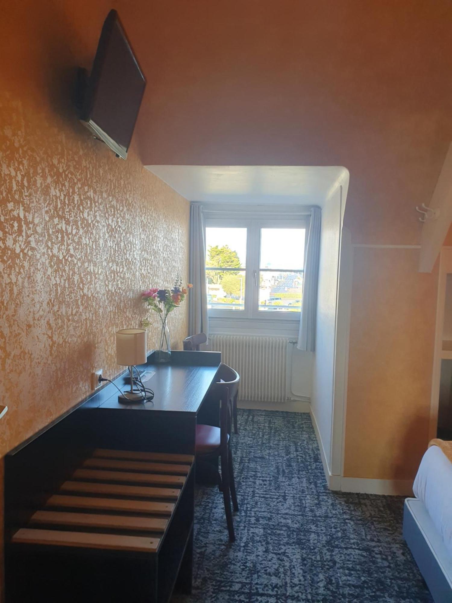 Hôtel le phare Ouistreham Extérieur photo