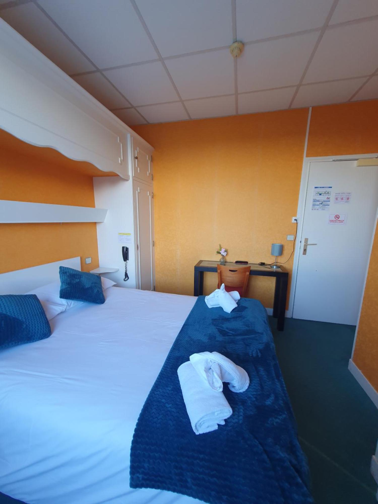 Hôtel le phare Ouistreham Extérieur photo