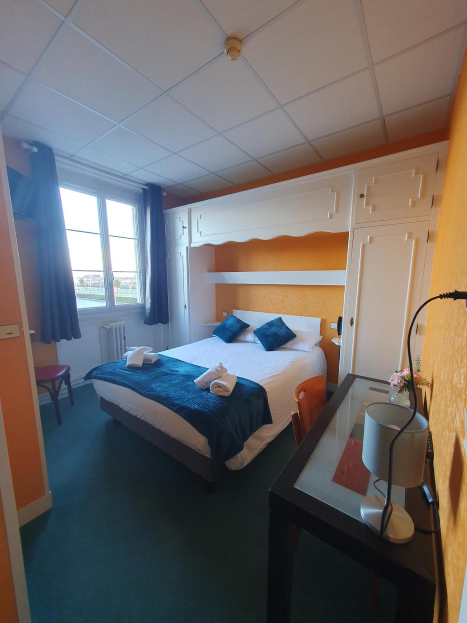 Hôtel le phare Ouistreham Extérieur photo