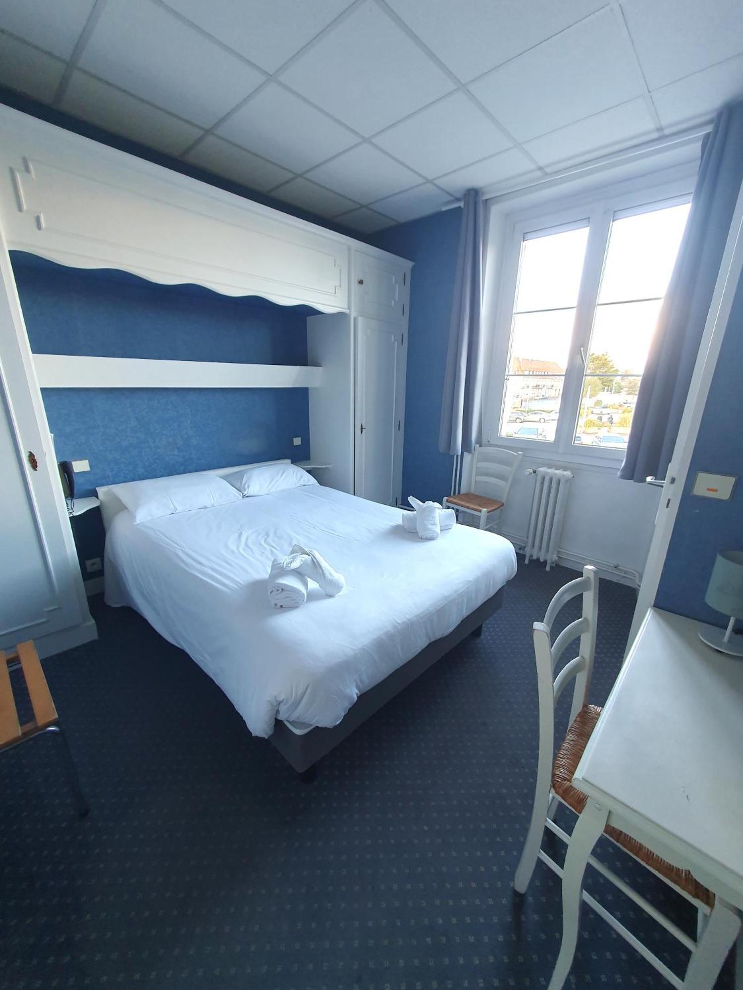 Hôtel le phare Ouistreham Extérieur photo