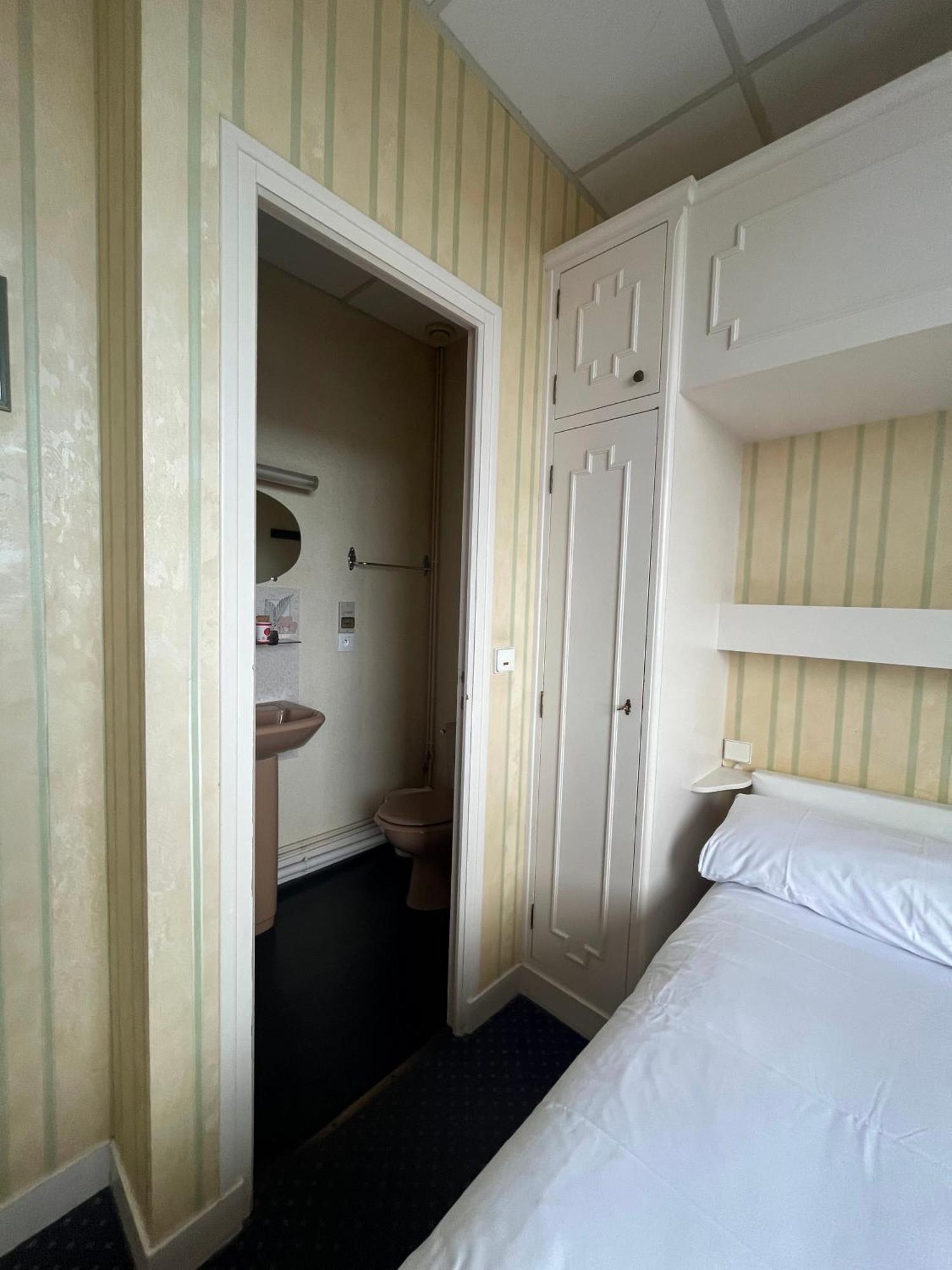Hôtel le phare Ouistreham Extérieur photo