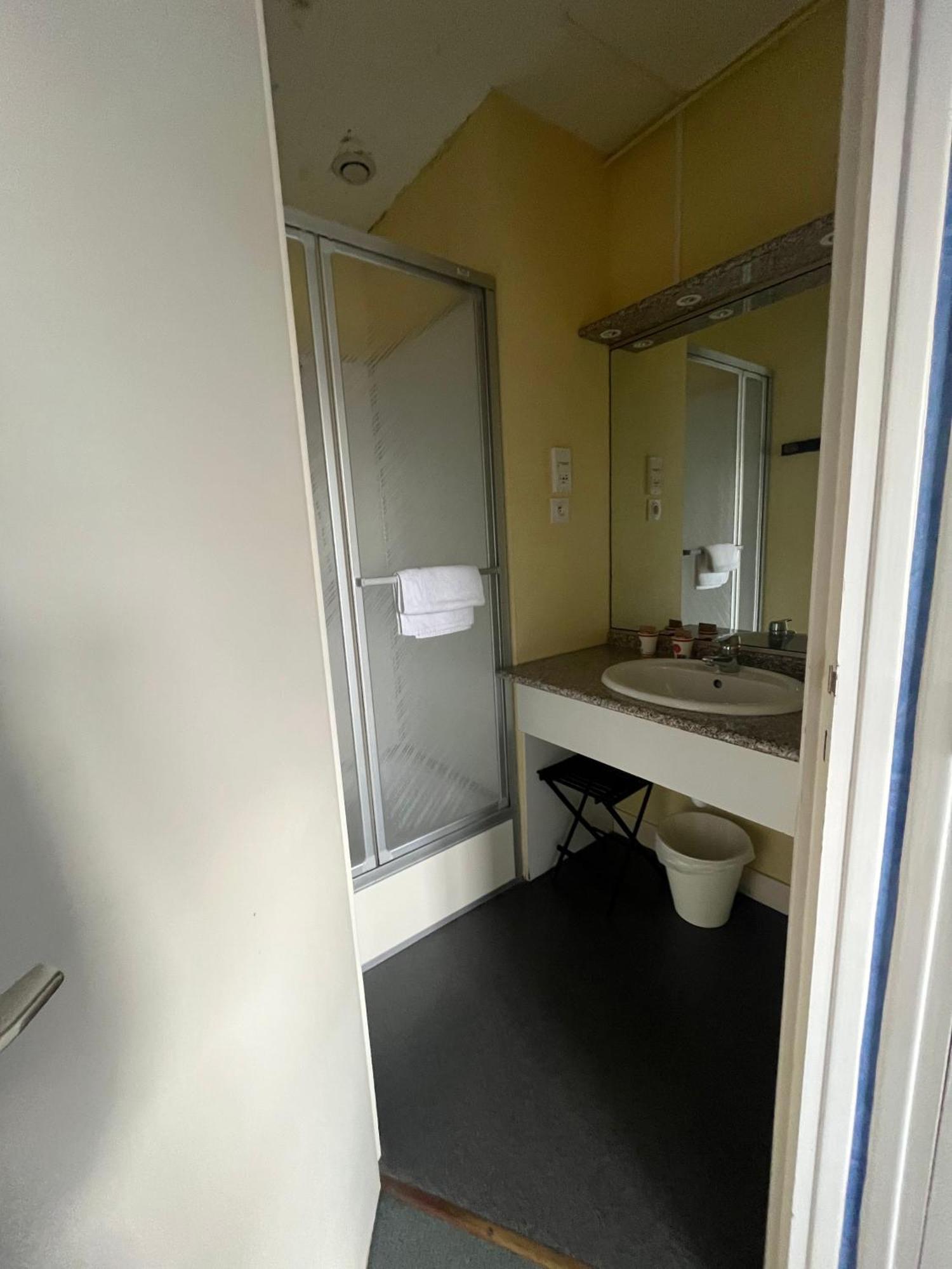Hôtel le phare Ouistreham Extérieur photo
